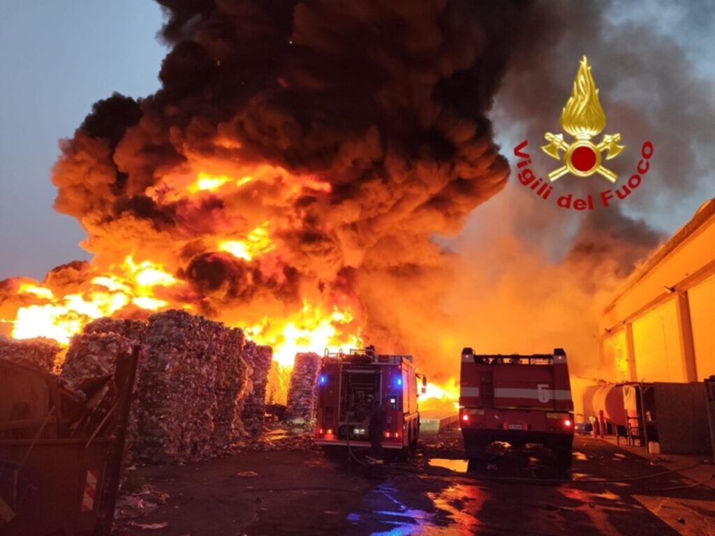 incendio zona industriale catania