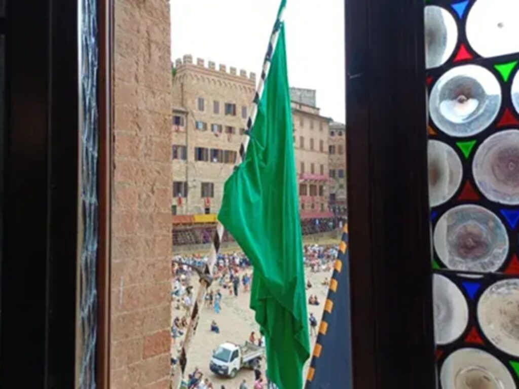 palio siena bandiera verde