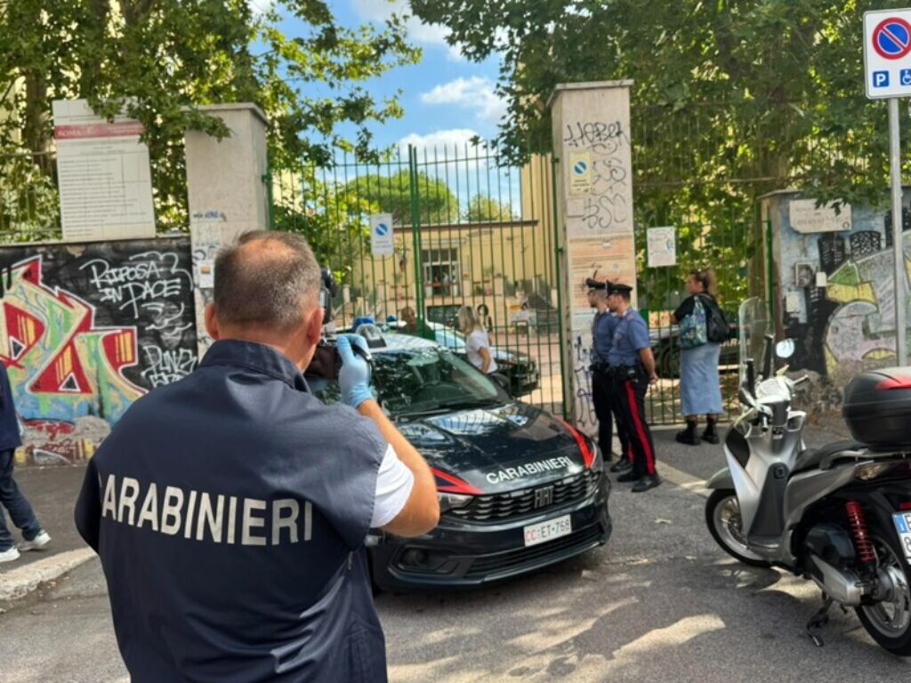 roma prof accoltellata